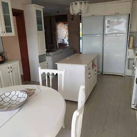 Sifne Yali'da 4 9kisi Yatak Kapasite Manzarali Çeşme