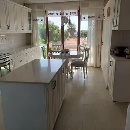 Holiday home Sifne Yali'da 4 9kisi Yatak Kapasite Manzarali Cesme