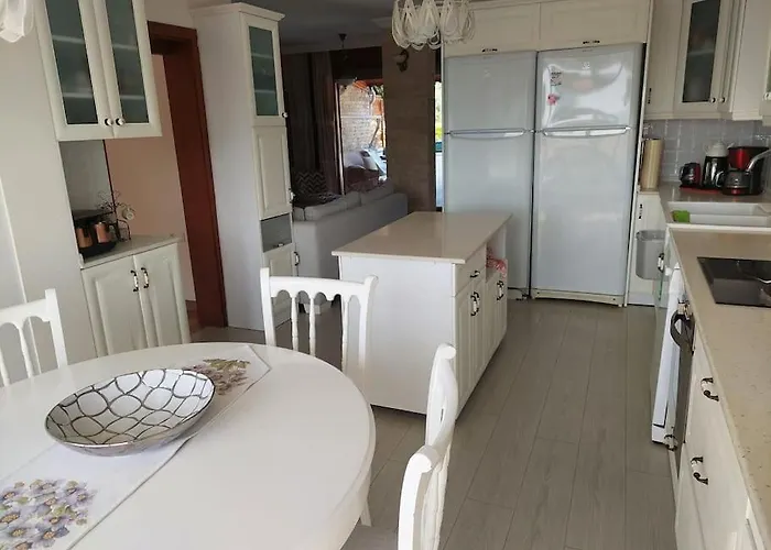 Sifne Yali'da 4 9kisi Yatak Kapasite Manzarali Çeşme