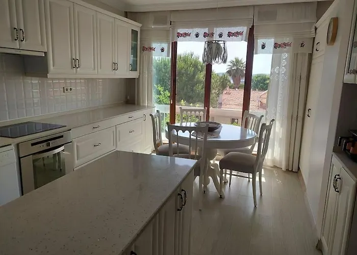 Sifne Yali'da 4 9kisi Yatak Kapasite Manzarali 度假居 Çeşme